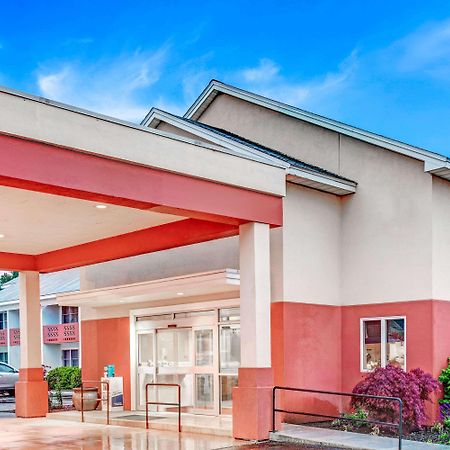 Days Hotel By Wyndham Methuen Ma Conference Center Esterno foto