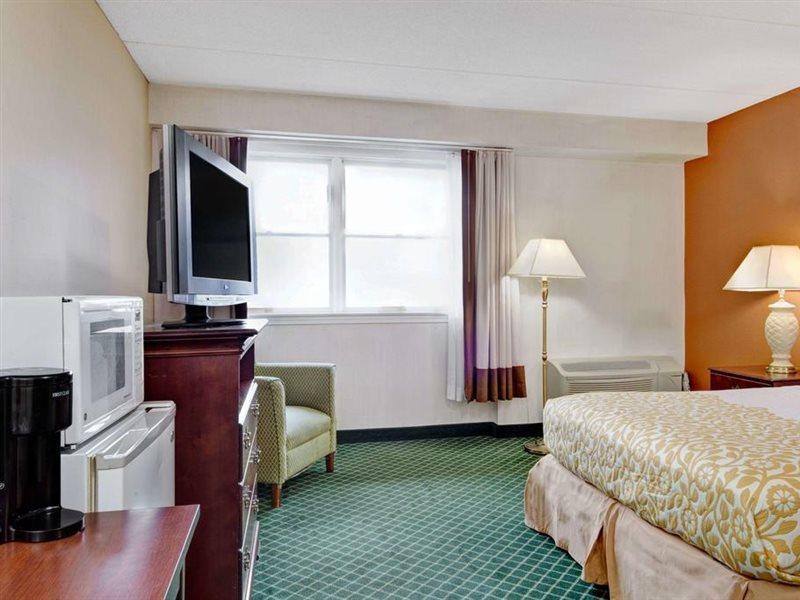Days Hotel By Wyndham Methuen Ma Conference Center Esterno foto