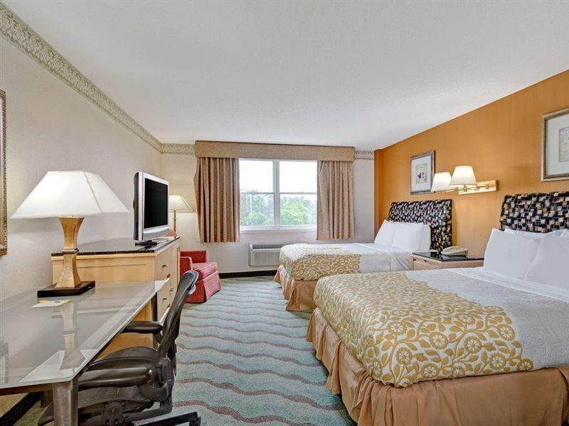 Days Hotel By Wyndham Methuen Ma Conference Center Esterno foto