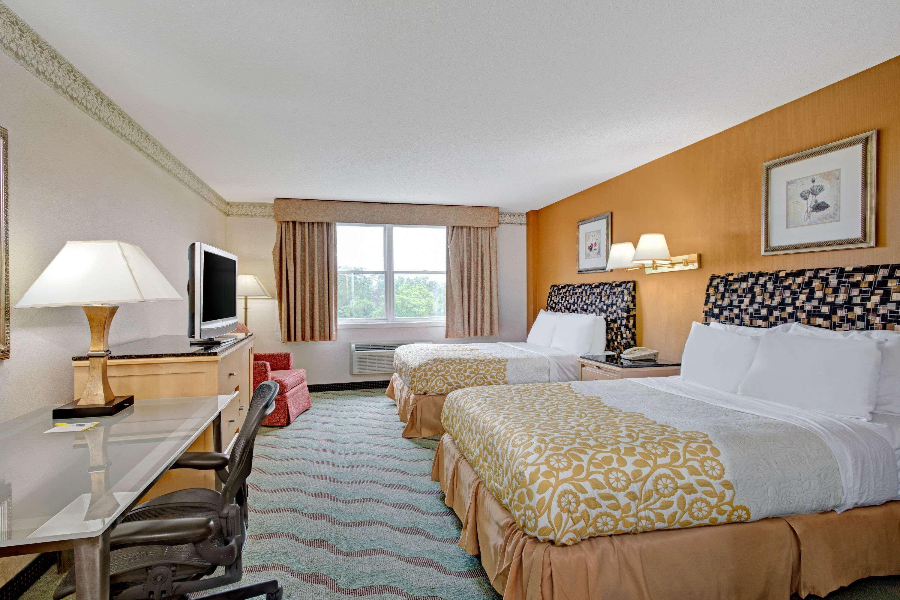 Days Hotel By Wyndham Methuen Ma Conference Center Esterno foto