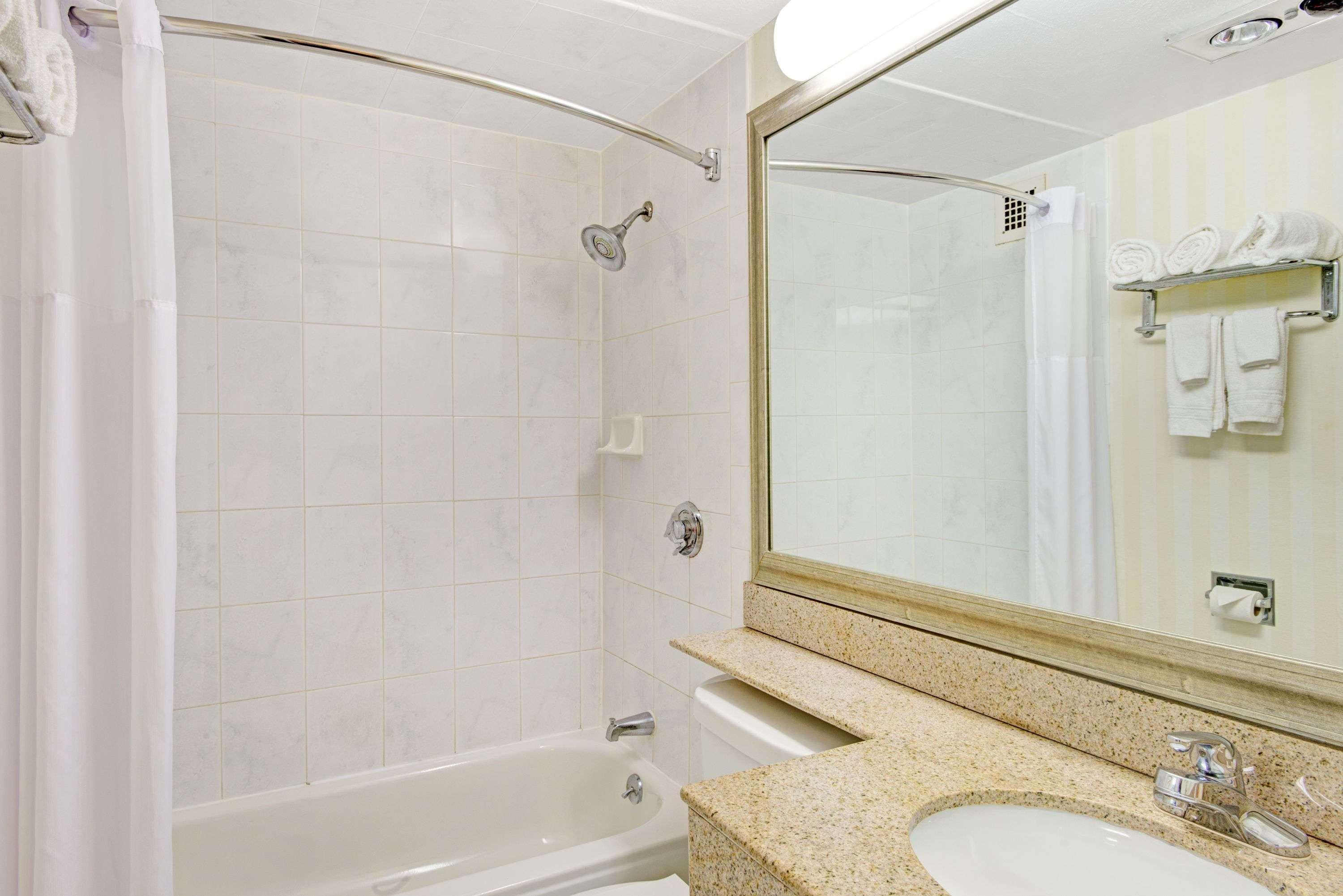 Days Hotel By Wyndham Methuen Ma Conference Center Esterno foto