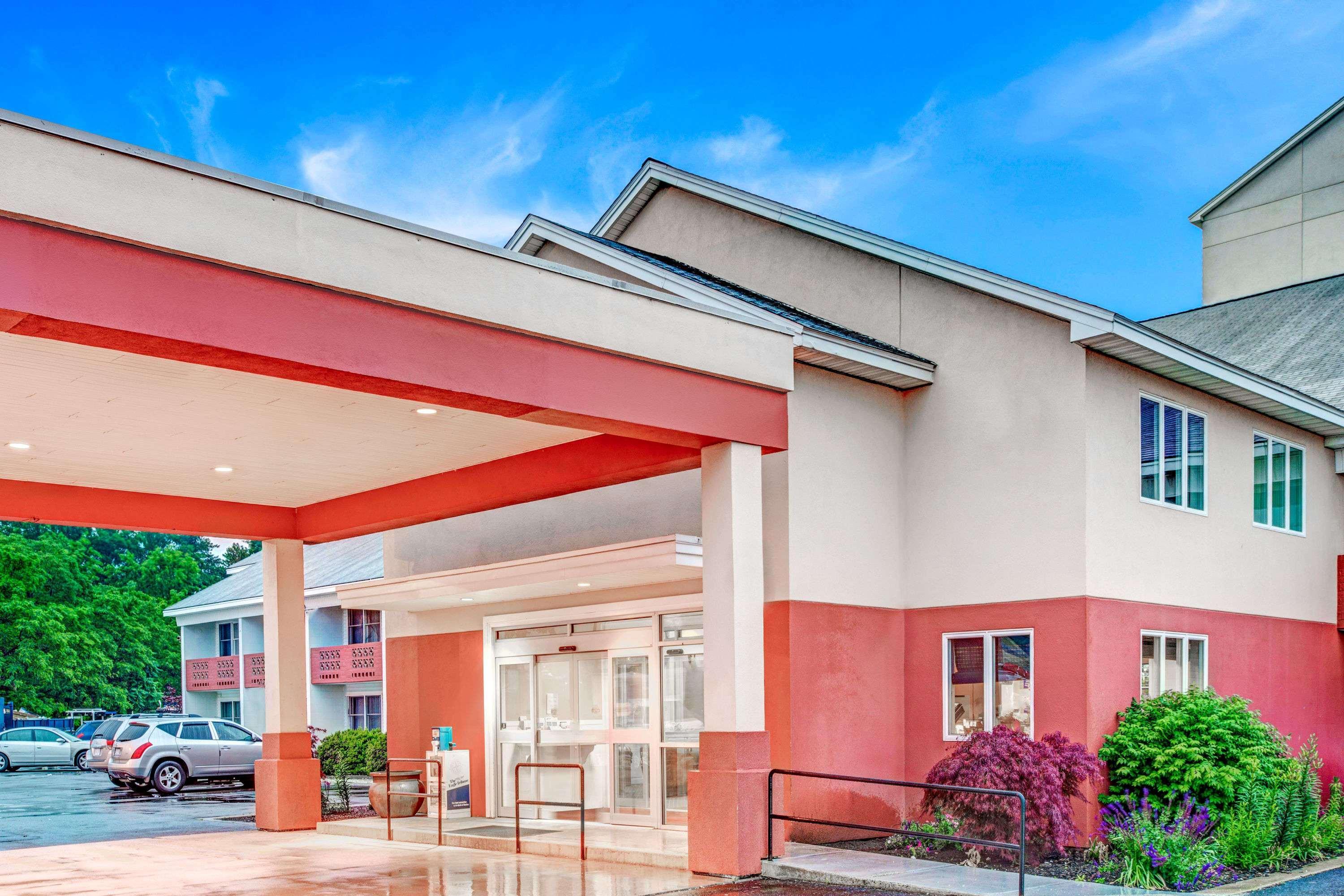 Days Hotel By Wyndham Methuen Ma Conference Center Esterno foto