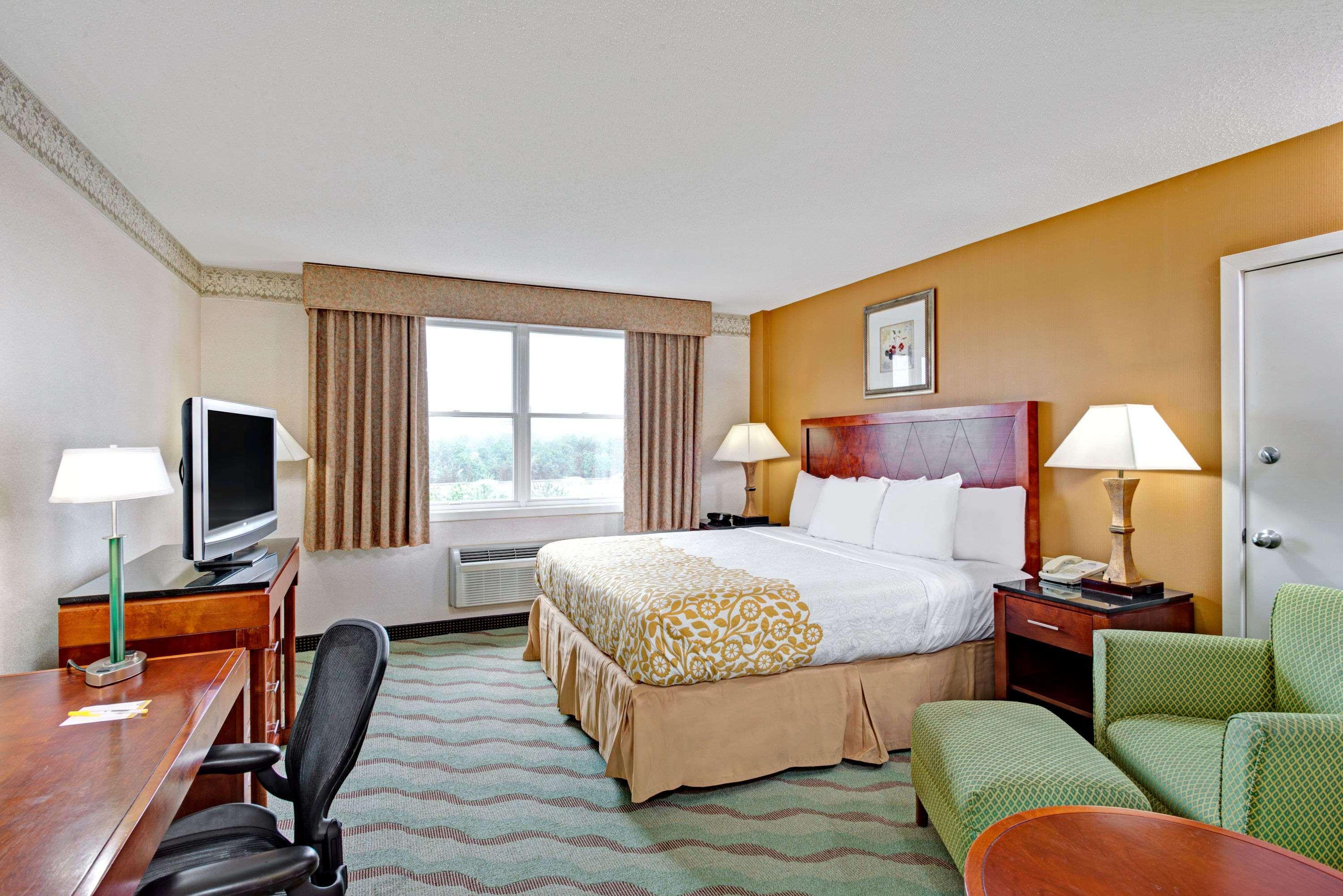 Days Hotel By Wyndham Methuen Ma Conference Center Esterno foto