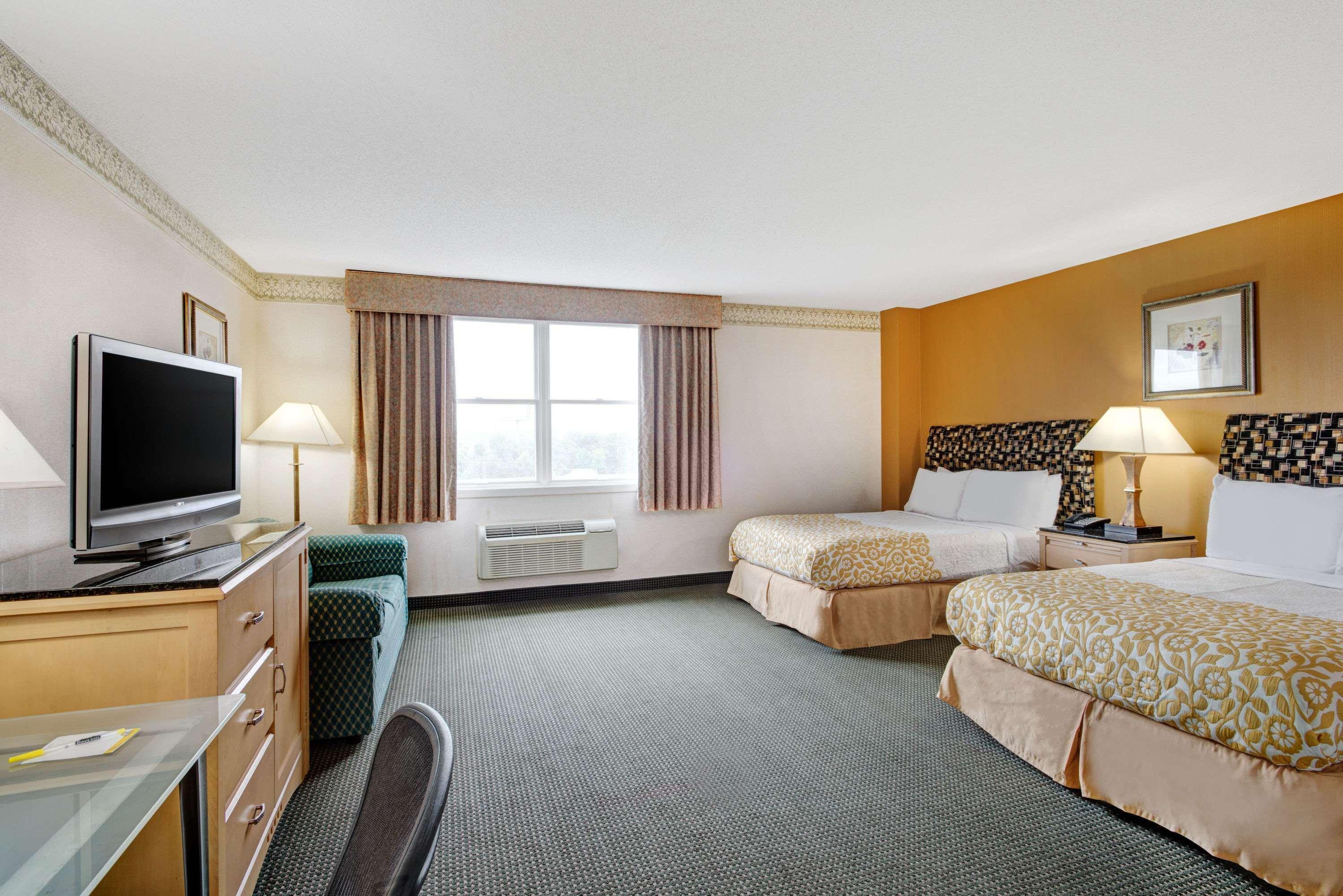 Days Hotel By Wyndham Methuen Ma Conference Center Esterno foto