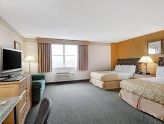 Days Hotel By Wyndham Methuen Ma Conference Center Esterno foto
